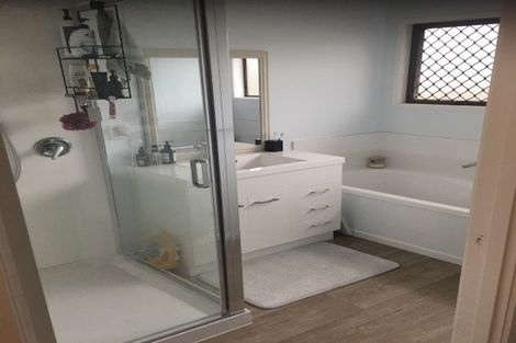 Photo of property in 23 Lane Road, Weymouth, Auckland, 2103