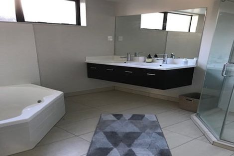 Photo of property in 87 Knights Road, Rothesay Bay, Auckland, 0630