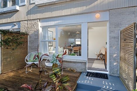 Photo of property in 2/67 Vauxhall Road, Devonport, Auckland, 0624