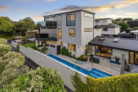 Photo of property in 24 Tiri Road, Milford, Auckland, 0620