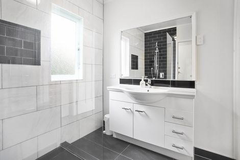 Photo of property in 58 Taylor Road, Mangere Bridge, Auckland, 2022