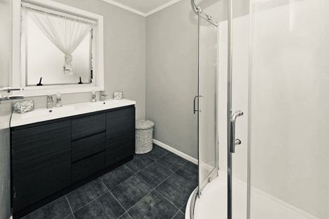 Photo of property in 6 Minton Place, Manurewa, Auckland, 2102