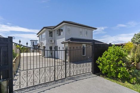 Photo of property in 627a Glenfield Road, Totara Vale, Auckland, 0629