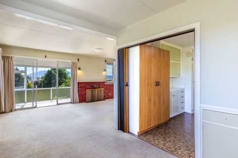 Photo of property in 15 Scenic Heights, Acacia Bay, Taupo, 3330