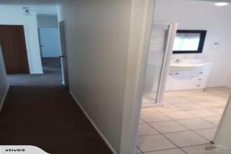 Photo of property in 37 Cascades Road, Pakuranga Heights, Auckland, 2010