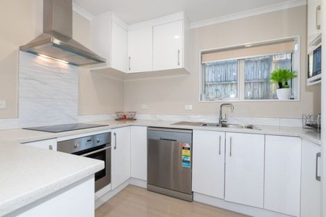 Photo of property in 55c Senator Drive, Manurewa, Auckland, 2105