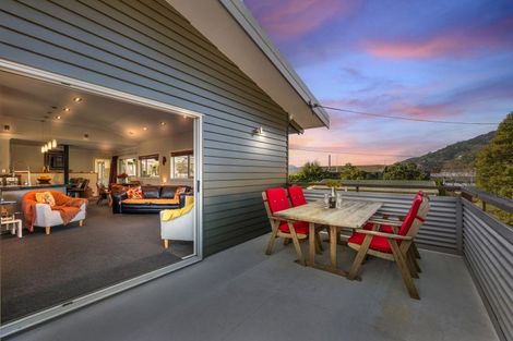 Photo of property in 14 Beach Road, Waikawa, Picton, 7220