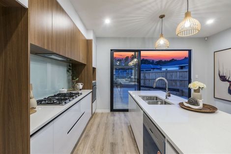 Photo of property in 22 Vinistra Road, Kumeu, 0810