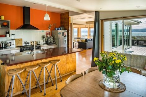 Photo of property in 42 Pukatea Street, Eastbourne, Lower Hutt, 5013