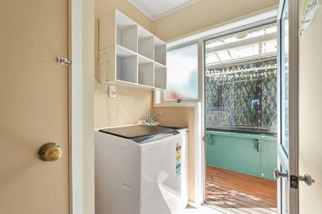 Photo of property in 1/5 Zita Avenue, Matakatia, Whangaparaoa, 0930