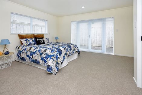 Photo of property in 2/23a Hill Road, Hillpark, Auckland, 2102