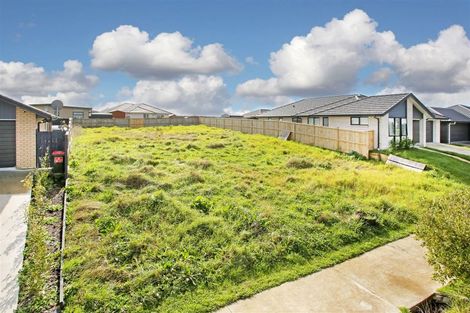 Photo of property in 6 Tahuna Minhinnick Drive, Glenbrook, 2681