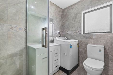 Photo of property in 16 Waterview Road West, Stanley Point, Takanini, 0624