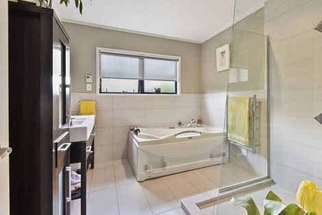 Photo of property in 6a Torkar Road, Clarks Beach, 2122