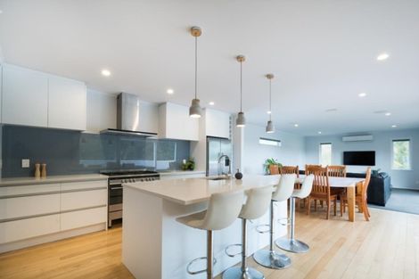 Photo of property in 142 Waitakere Road, Waitakere, Henderson, 0782