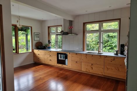 Photo of property in 18a Taungata Road, York Bay, Lower Hutt, 5013