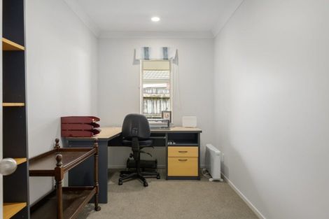 Photo of property in 35 Admiral Crescent, Flagstaff, Hamilton, 3210