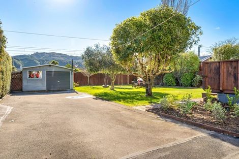 Photo of property in 32 Heretaunga Square, Silverstream, Upper Hutt, 5019