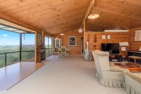 Photo of property in 6 Barker Rise, Northcross, Auckland, 0632