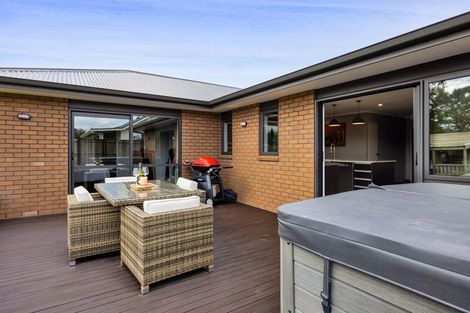 Photo of property in 6 Montague Grove, Stratford, 4332