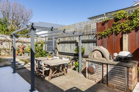 Photo of property in 21 Cameron Road, Bluff Hill, Napier, 4110