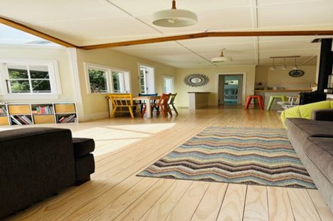 Photo of property in 8 Pendrell Road, Piha, New Lynn, 0772