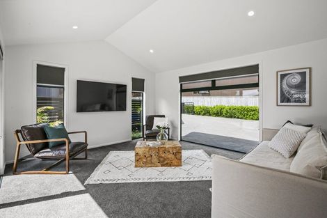 Photo of property in 11 Donnelly Street, Oakura, 4314