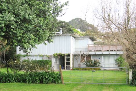 Photo of property in 20 Hahei Beach Road, Hahei, Whitianga, 3591