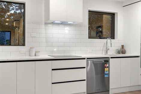 Photo of property in 1/1088 Beach Road, Torbay, Auckland, 0630