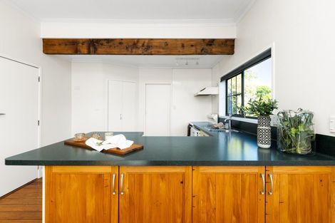 Photo of property in 25 Enfield Road, Hospital Hill, Napier, 4110