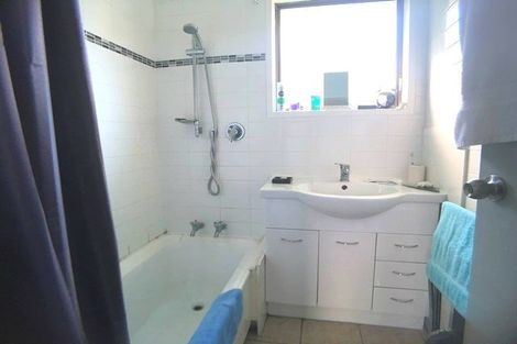 Photo of property in 5 St Margaret Place, West Harbour, Auckland, 0618