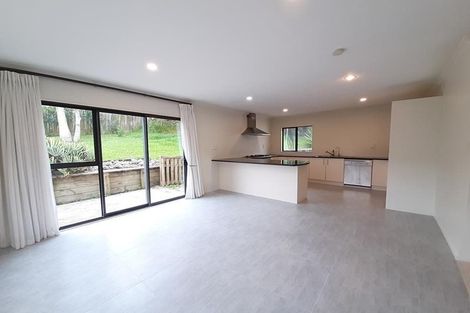 Photo of property in 17 Crimson Park, Oteha, Auckland, 0632