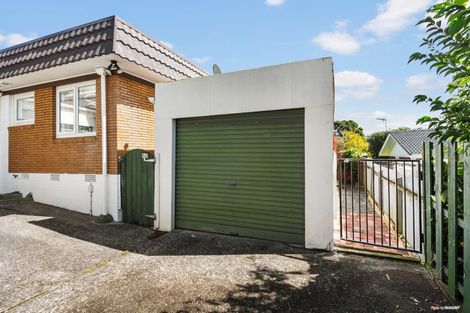 Photo of property in 4/94 Lynwood Road, New Lynn, Auckland, 0600