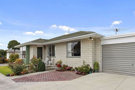 Photo of property in 1/17b Prestons Road, Redwood, Christchurch, 8051