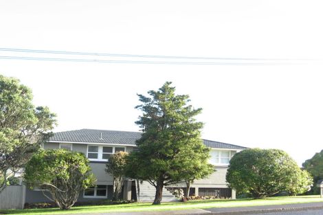 Photo of property in 52 Mellons Bay Road, Mellons Bay, Auckland, 2014