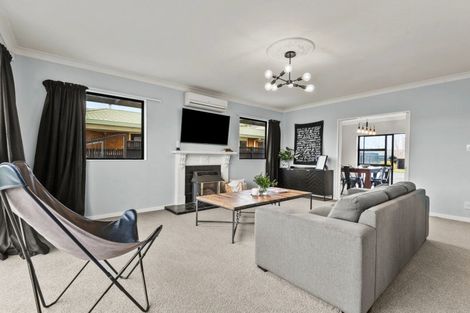 Photo of property in 41 Royal Oak Drive, Kelvin Grove, Palmerston North, 4414