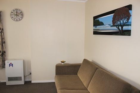 Photo of property in 1/179 Carlisle Road, Northcross, Auckland, 0632