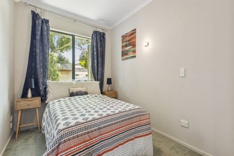 Photo of property in 28a Felgrove Street, Glendene, Auckland, 0602