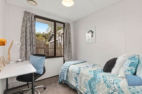 Photo of property in 2 Mcmanaway Grove, Stokes Valley, Lower Hutt, 5019
