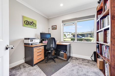 Photo of property in 21 Highgrove Drive, Grandview Heights, Hamilton, 3200