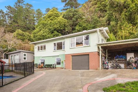 Photo of property in 112 Hine Road, Wainuiomata, Lower Hutt, 5014