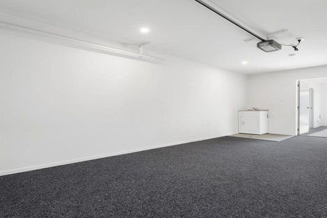 Photo of property in 2/113 Te Atatu Road, Te Atatu South, Auckland, 0610