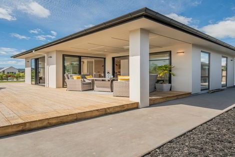 Photo of property in 16 Awatea Drive, Whitianga, 3510