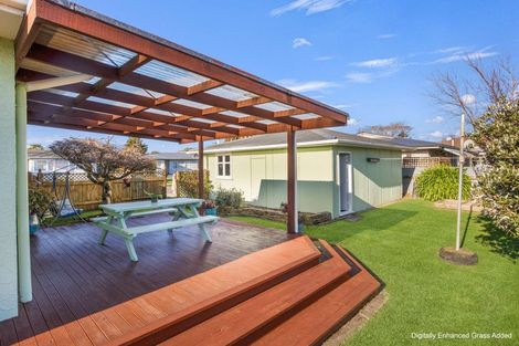 Photo of property in 2 Marsden Place, Awapuni, Palmerston North, 4412