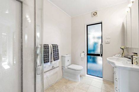 Photo of property in 22 Settlers Grove, Orewa, 0931