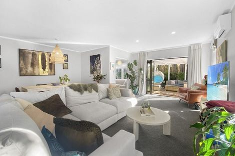 Photo of property in 28 Merriefield Avenue, Forrest Hill, Auckland, 0620