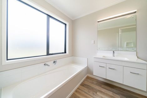 Photo of property in 3 Te Kaeaea Crescent, Wallaceville, Upper Hutt, 5018