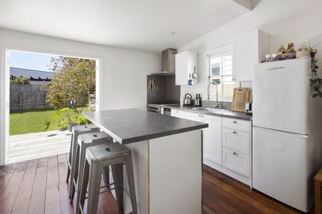 Photo of property in 109 Onepu Road, Lyall Bay, Wellington, 6022