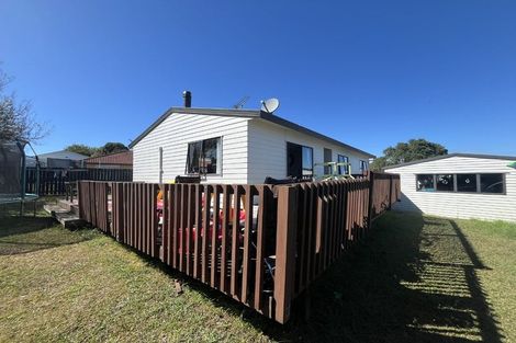 Photo of property in 17 Bernina Place, Weymouth, Auckland, 2103