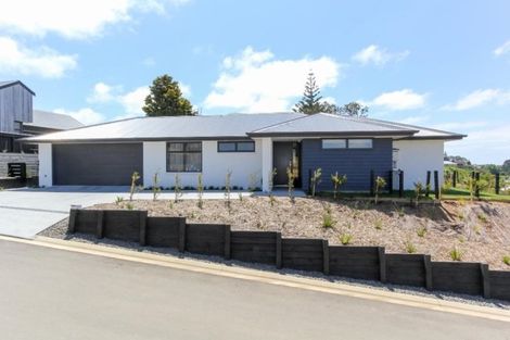 Photo of property in 2 Western Rise, Hurworth, New Plymouth, 4310